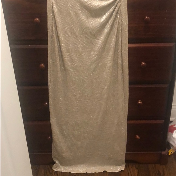 Beautiful Metallic Gold Evening Gown - Picture 6 of 8